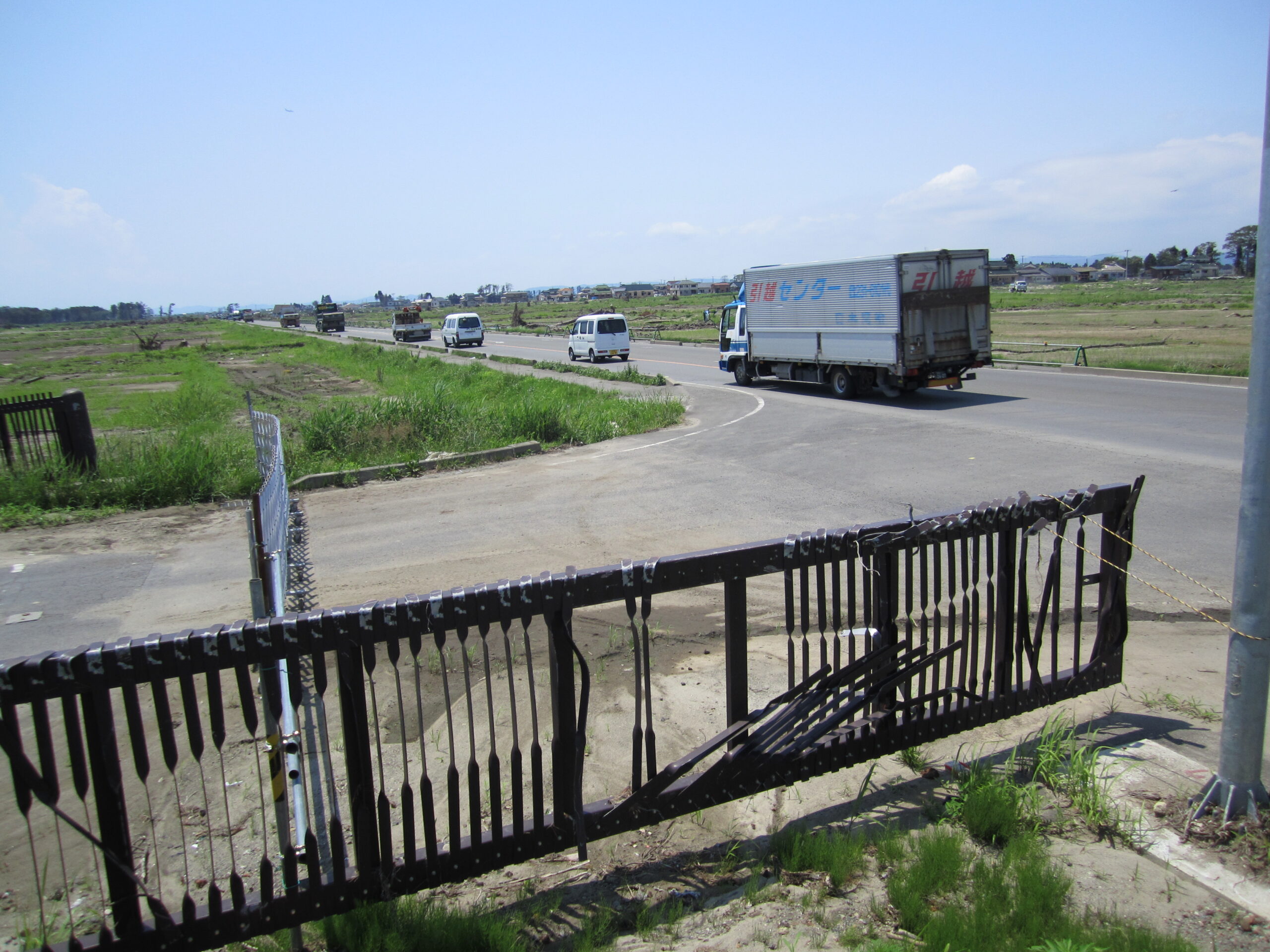 県道10号線に面した海岸公園冒険広場の駐車場