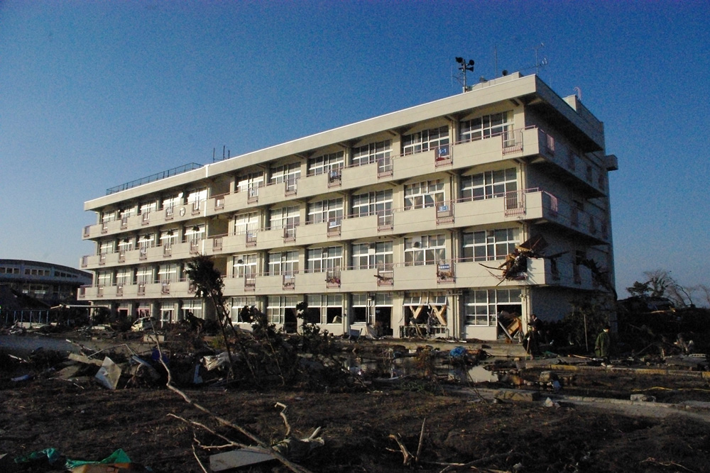 2011年3月11・12日　荒浜小学校の被害の様子（...